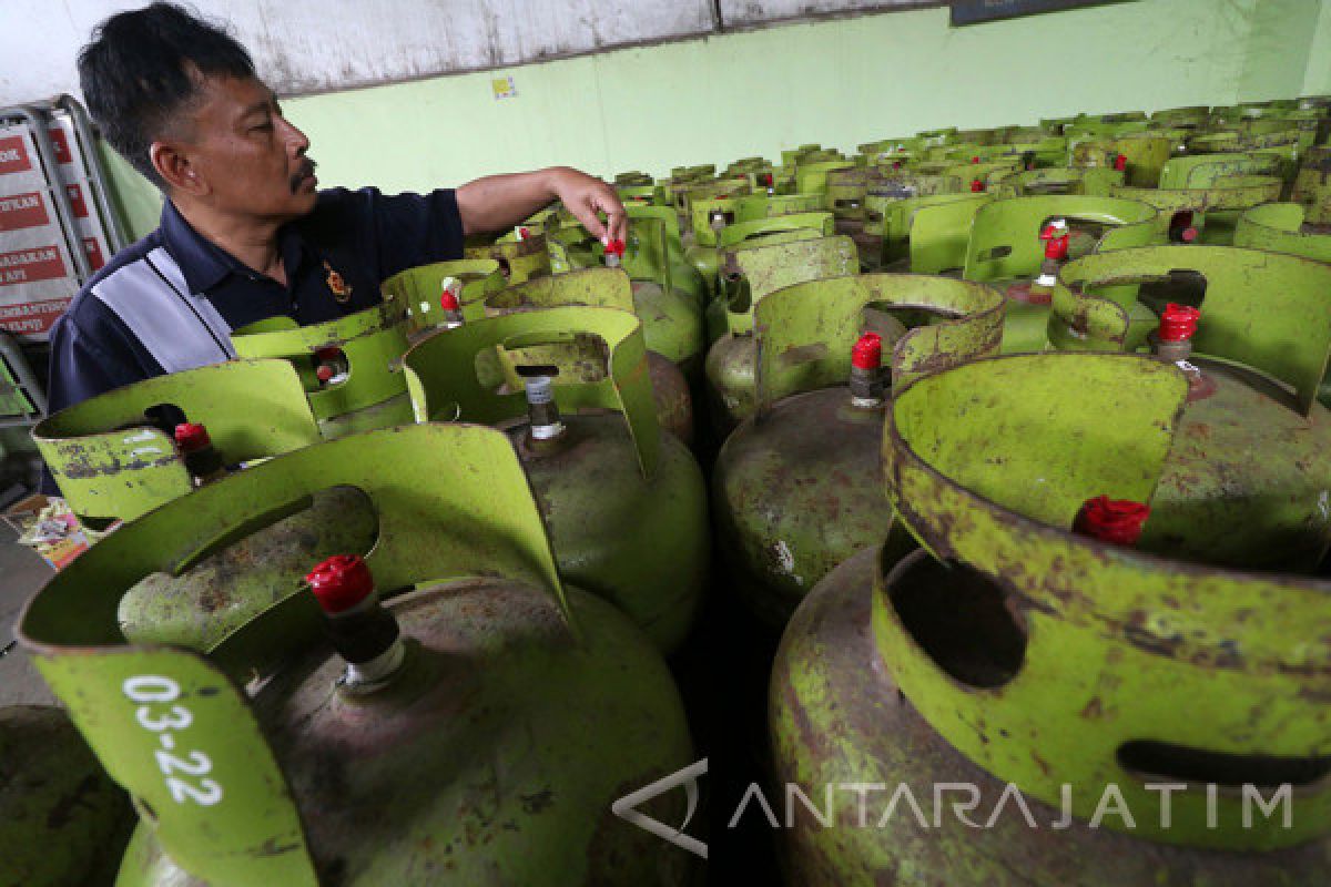 Antisipasi Kelangkaan, Pemkab Gresik Kirim Tiga Truk Elpiji ke Desa