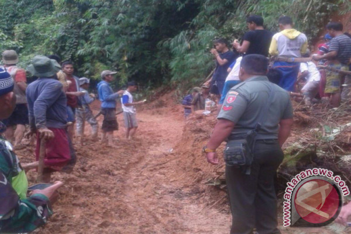 Jalur Transportasi Darat Ke Loksado Sudah Normal 