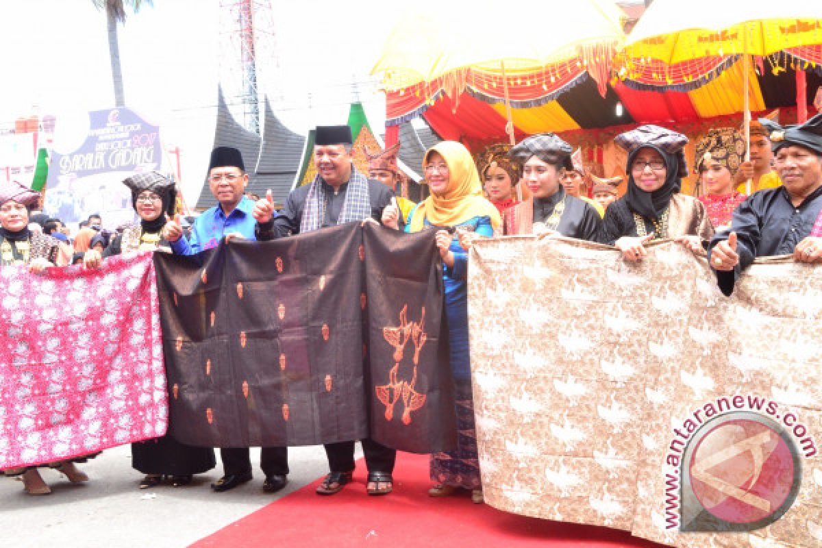 Solok Perkenalkan Batik Belibis Tenun Batang Lembang