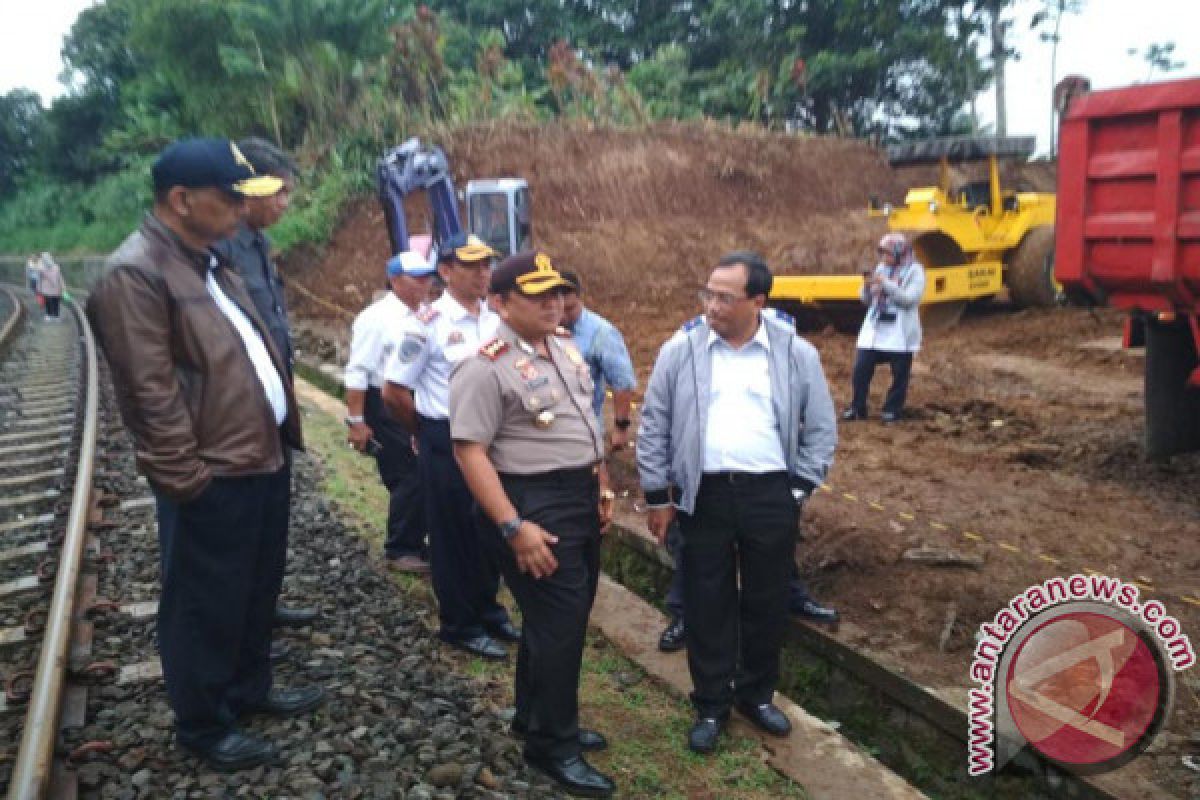 Kemenhub Normalisasi Jalur Kereta Cigombong-Cicurug