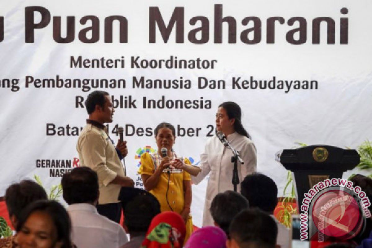 Puan Bagikan Makanan Tambahan di Batam