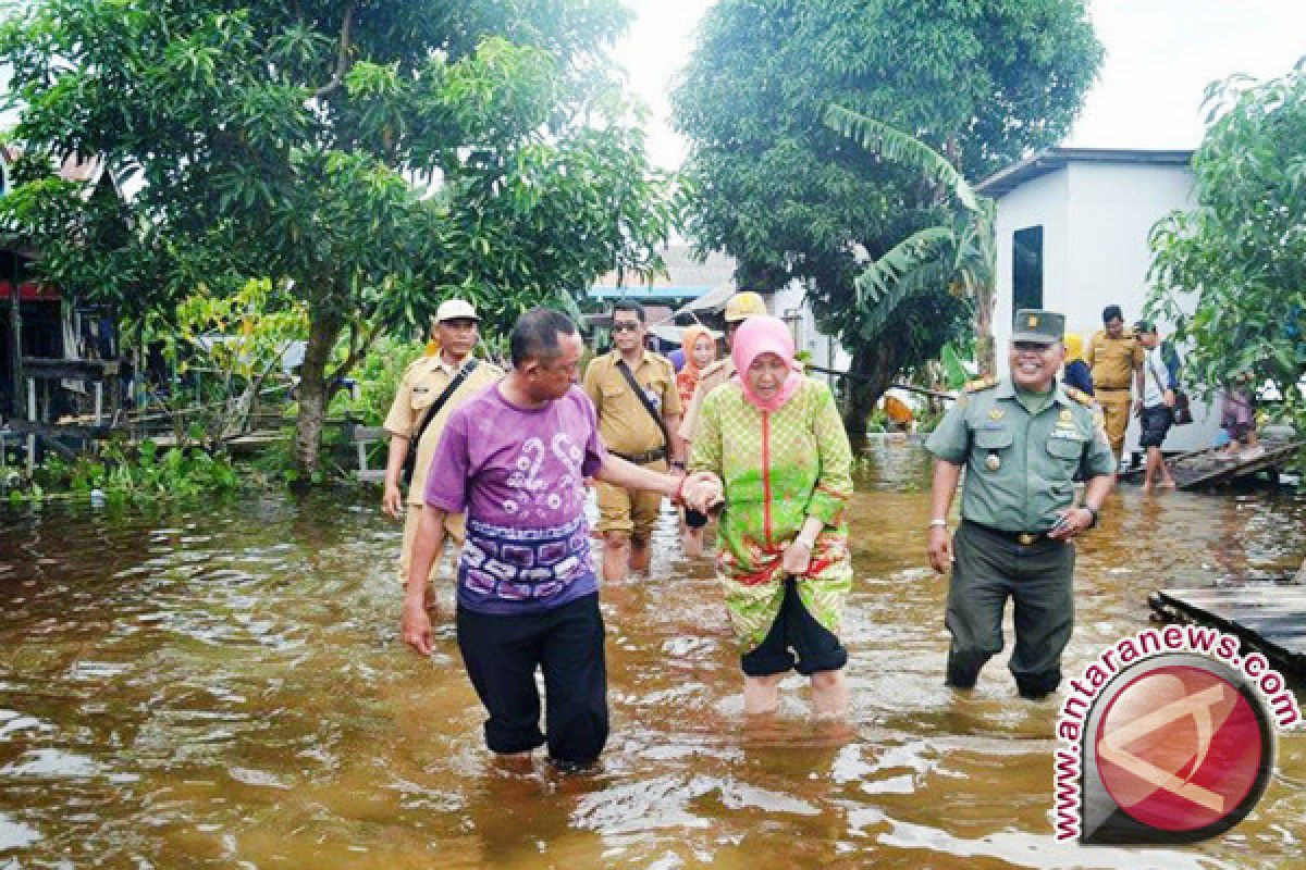 Pemkab-AMPI Batola  Bantu Korban Banjir Kecamatan Tabukan 