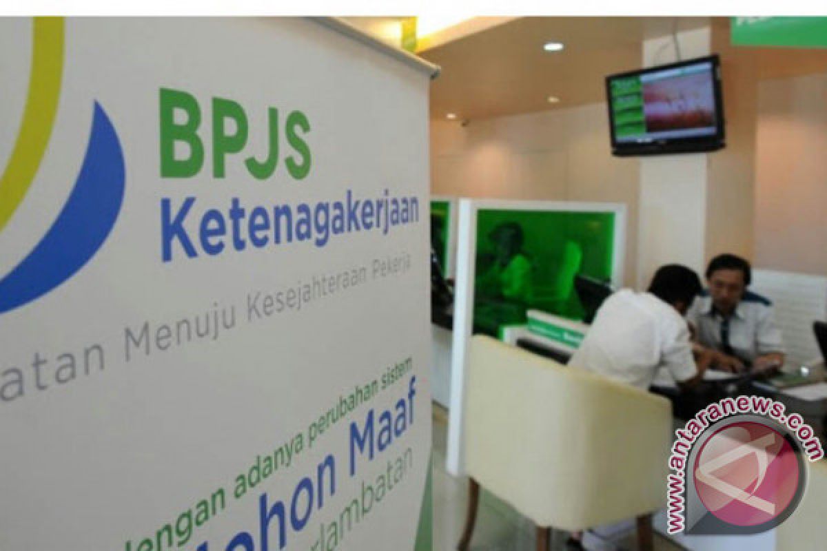 BPJS Ketenagakerjaan Sulama serahkan bantuan korban Lombok