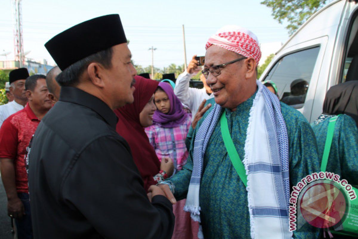 Pemkab Labuhanbatu Biayai 14 Orang Ibadah Umroh