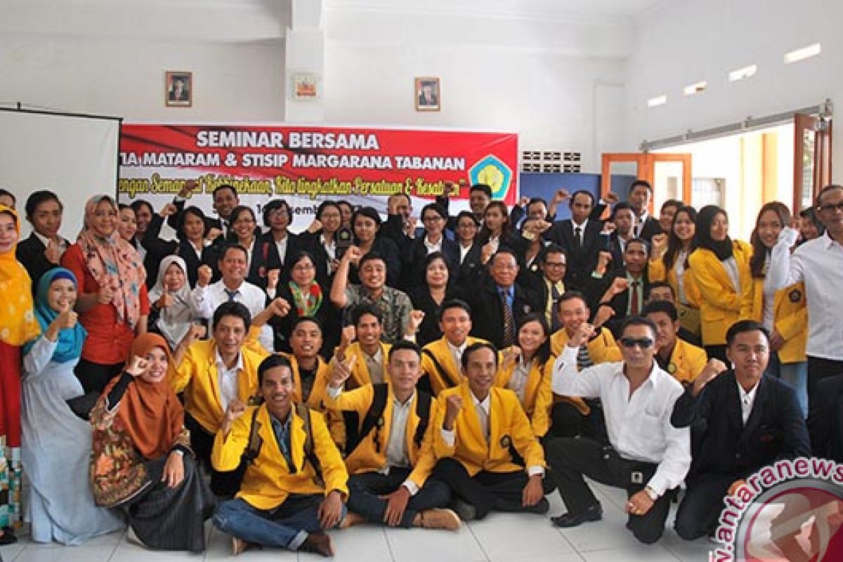 Mahasiswa Bali Merajut Kebinekaan di STIA Mataram 