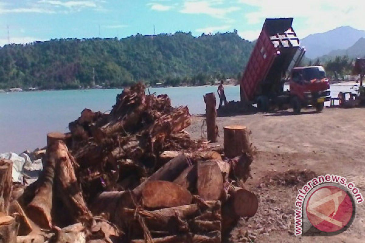 Kontraktor Jalan Lintas Sumatera Painan-Kambang Dinilai Langgar Aturan