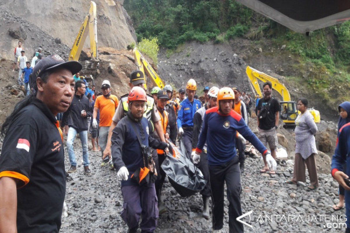 Delapan Orang Tewas akibat Longsor Penambangan Merapi