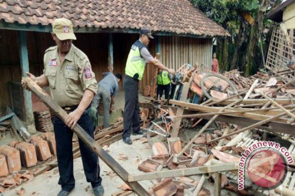 Jumlah Rumah Rusak Akibat Gempa Cilacap Bertambah Jadi 504