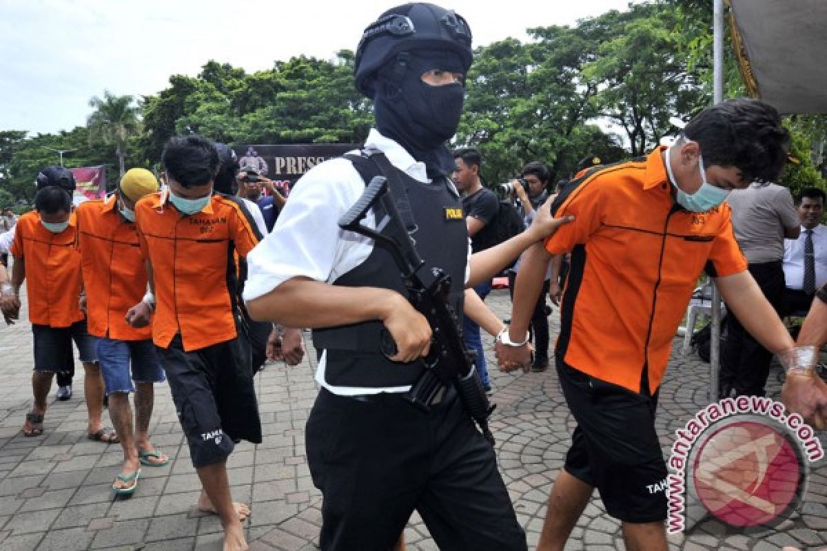 36 pelaku kejahatan dibekuk di Tanjung Perak