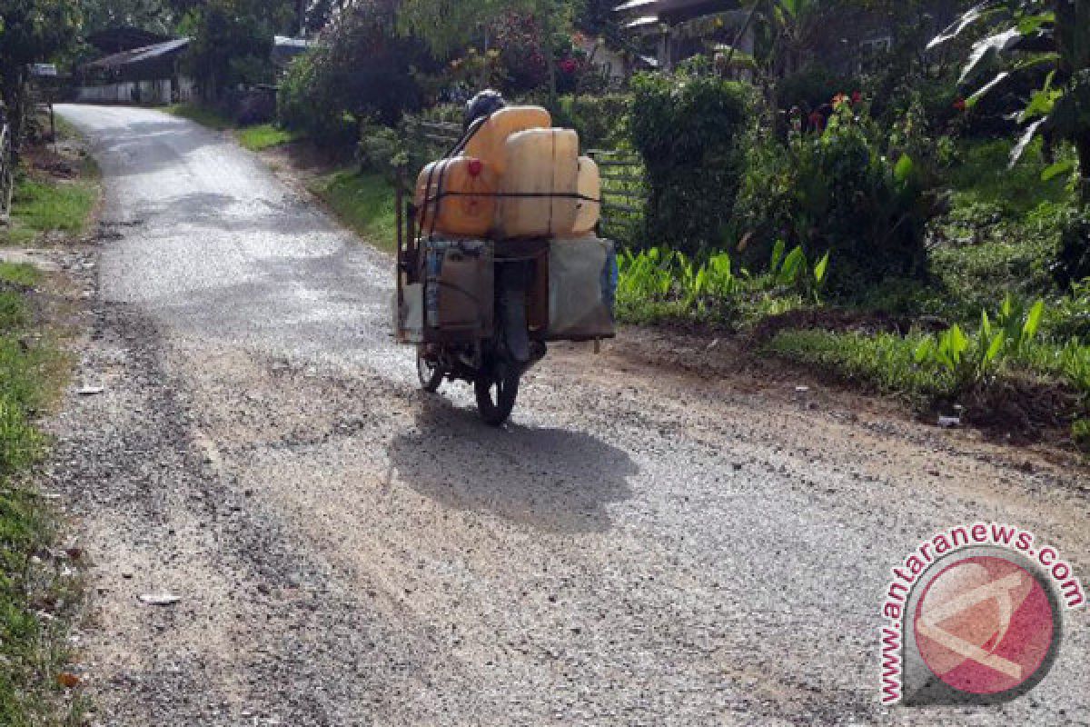 Warga Keluhkan Jalan Rusak di Laing Taluak Solok