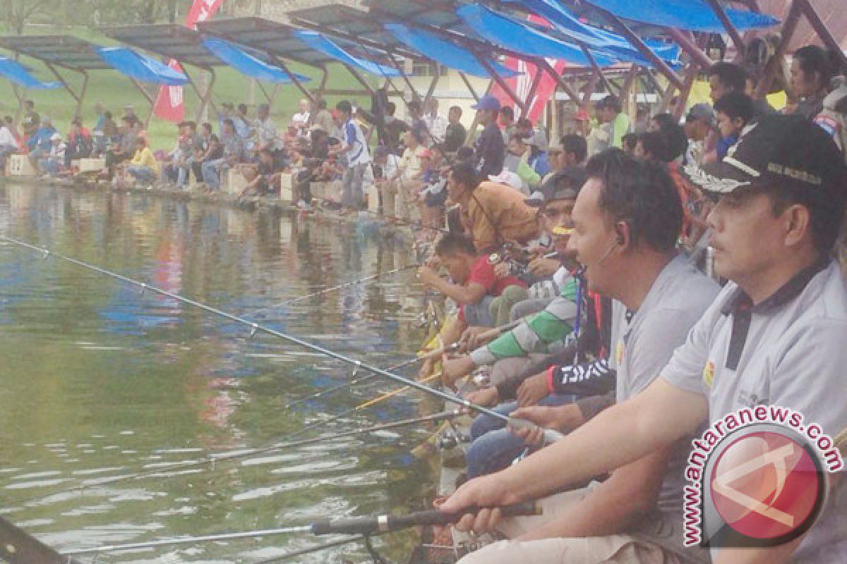 Lomba Mancing HUT Kota Solok, Pemancing Asal Dumai Bawa Pulang Ayla