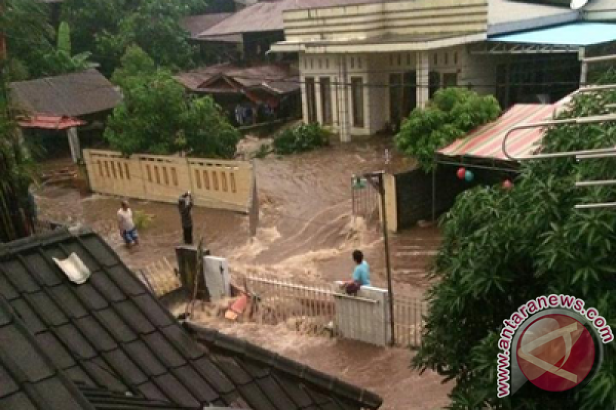 Hujan deras, Tuminting Manado banjir