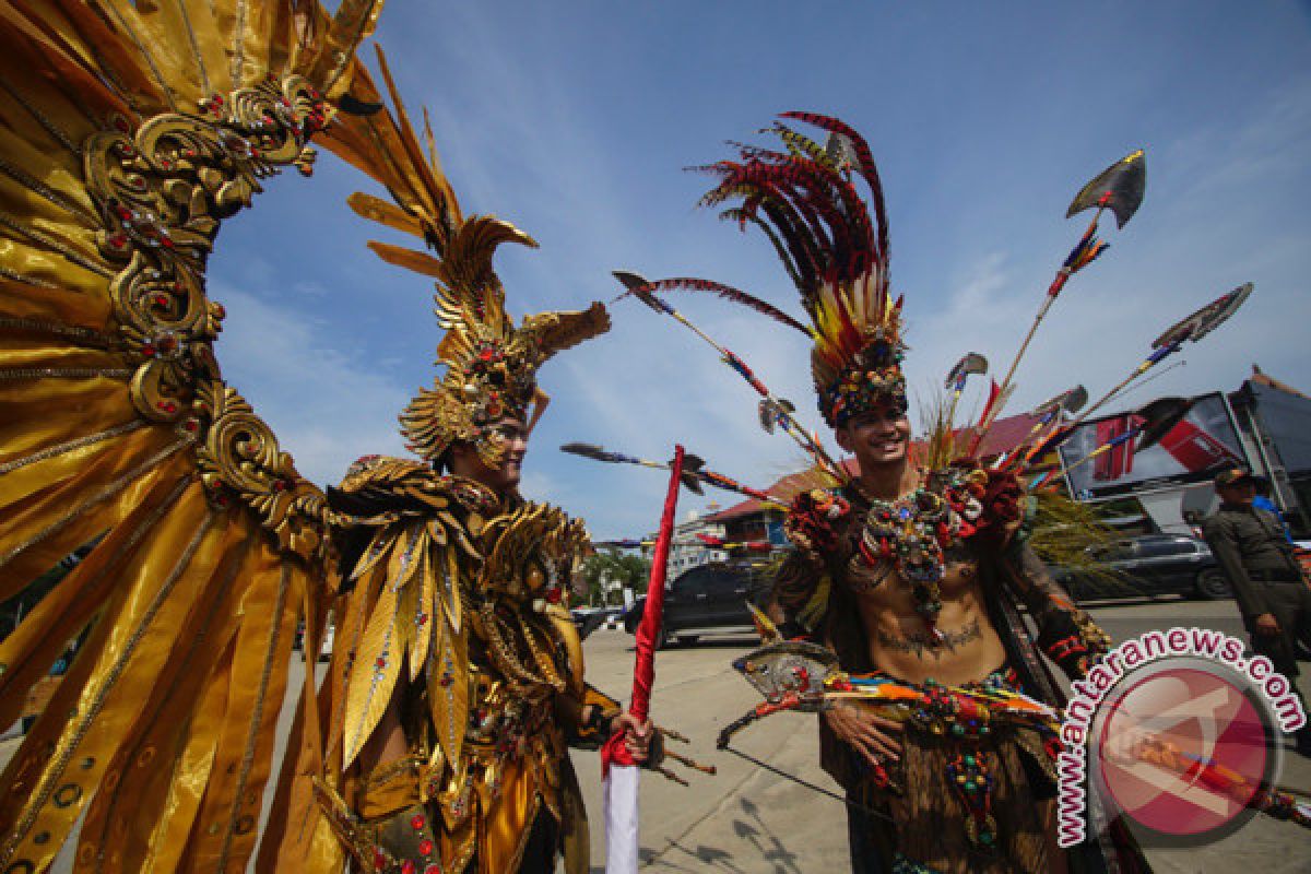 Ribuan Warga Padati Pawai Budaya HUT Batam