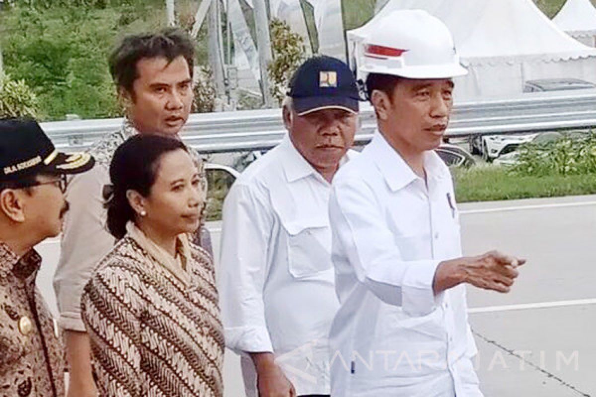 Jokowi Resmikan Tol Sumo Ruas Sepanjang-Krian (Video)