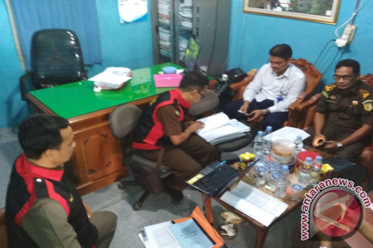 S Kalimantan Prosecutors Search PDAM HST Office
