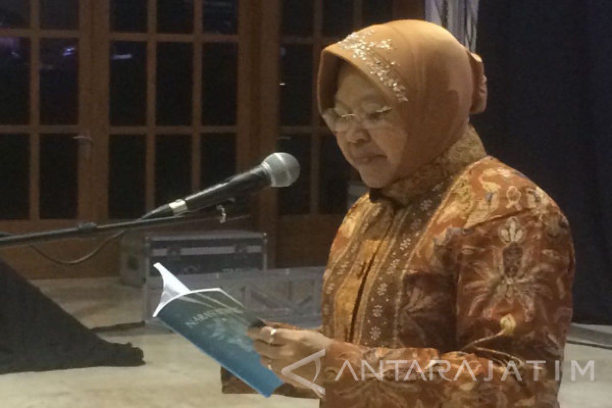 Risma Baca Puisi di Balai Pemuda (Video)