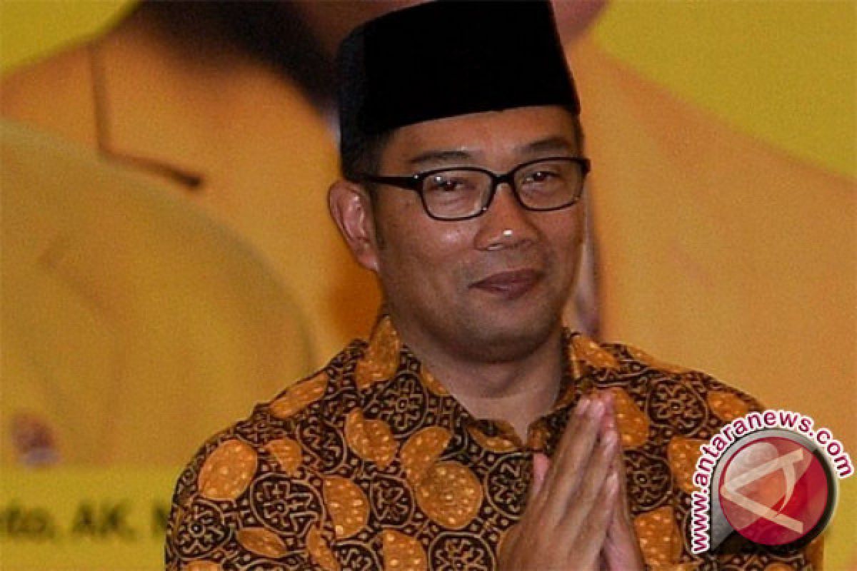 Kang Emil ingin kurangi beban harian guru honorer