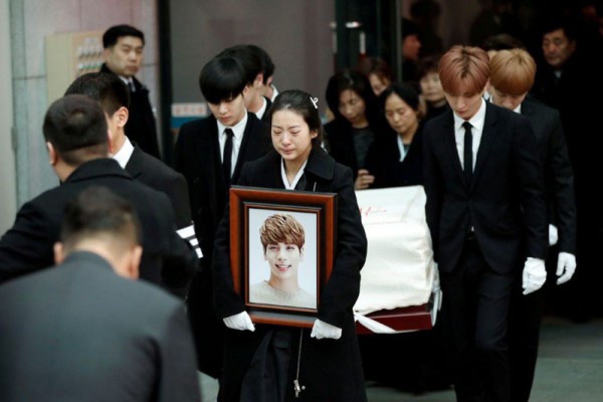 Paramedis gambarkan kondisi Jonghyun SHINee saat ditemukan