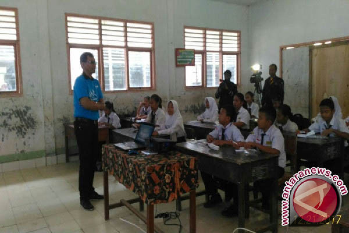Dirut LKBN ANTARA Mengajar di Pedalaman Sumatera