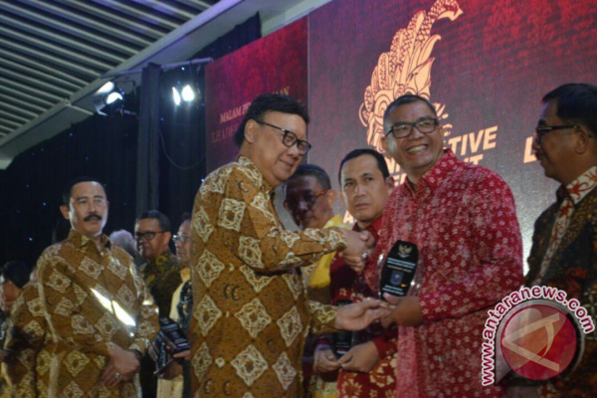 Wako Riza Falepi Raih Leadership Award 2017