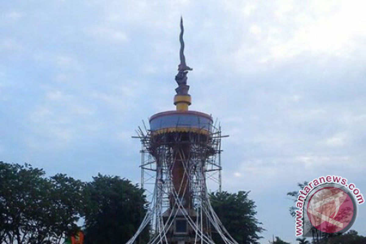 Tugu Keris Siginjei bertaman asri