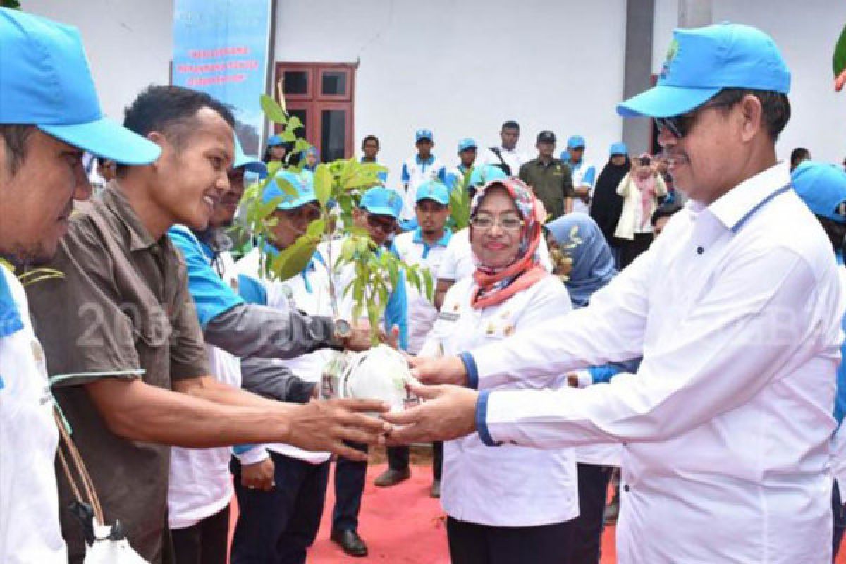 Wagub Sulbar ajak masyarakat tanam 25 pohon