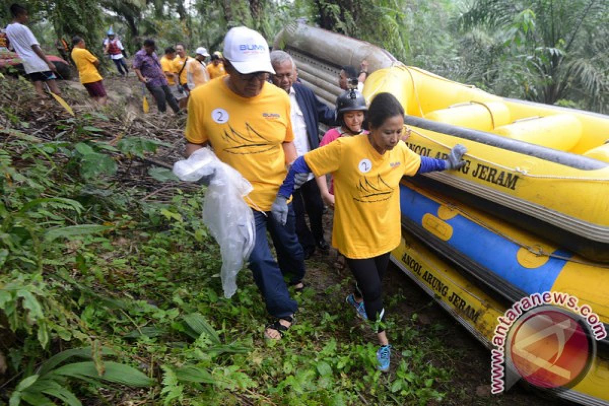 Rini jajal arung jeram Sungai Asahan