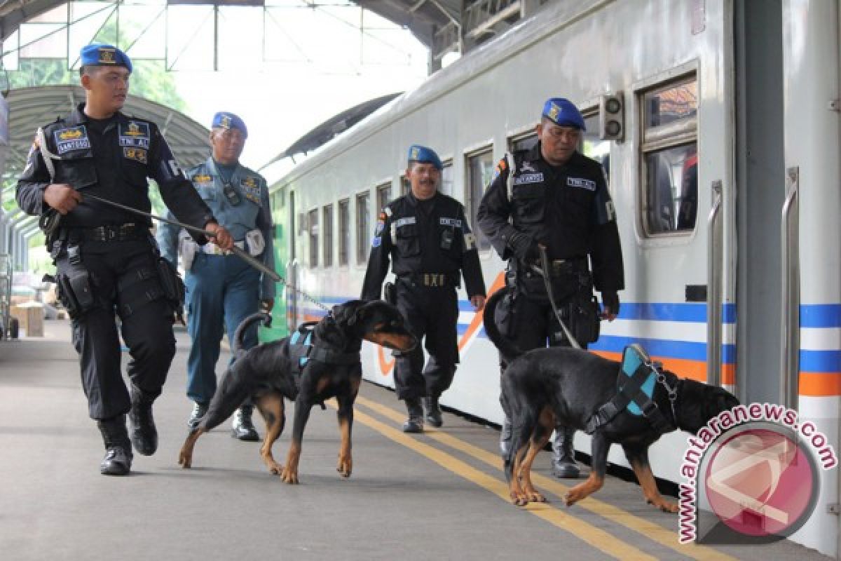 Anjing pelacak juga turut jaga keamanan kereta api