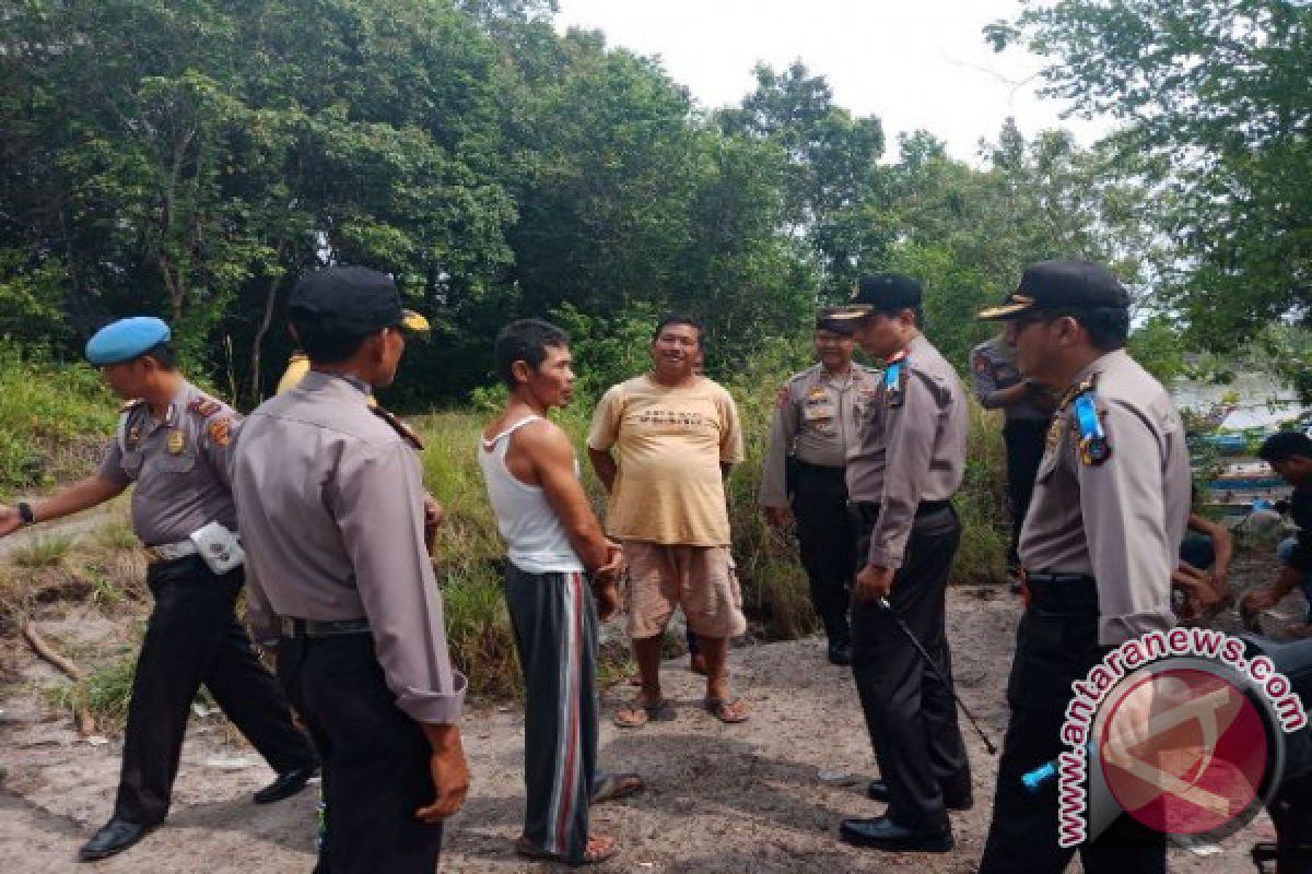 Polisi Tertibkan Tambang Liar di Sungai Rambat