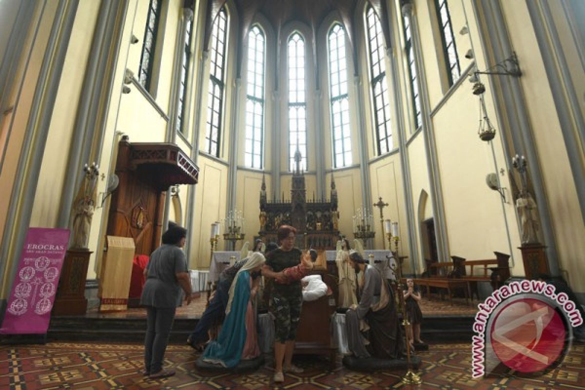 Kemarin, misa Natal di Katedral hingga 1.000 hunian untuk pengungsi Rohingya