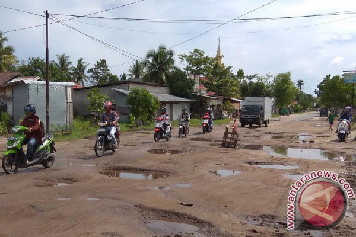 Masyarakat Palangka Raya Keluhkan Jalan Rusak di Rajawali-Mahir Mahar