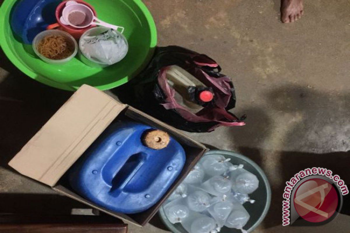 Wanita penjual arak diamankan di Muntok