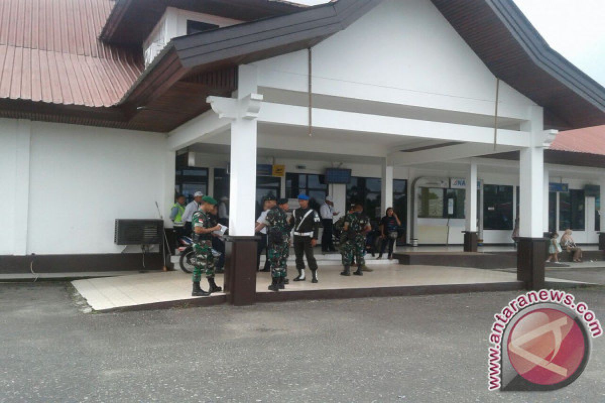 TNI - Polri dilibatkan dalam pengamanan Bandara Pangsuma