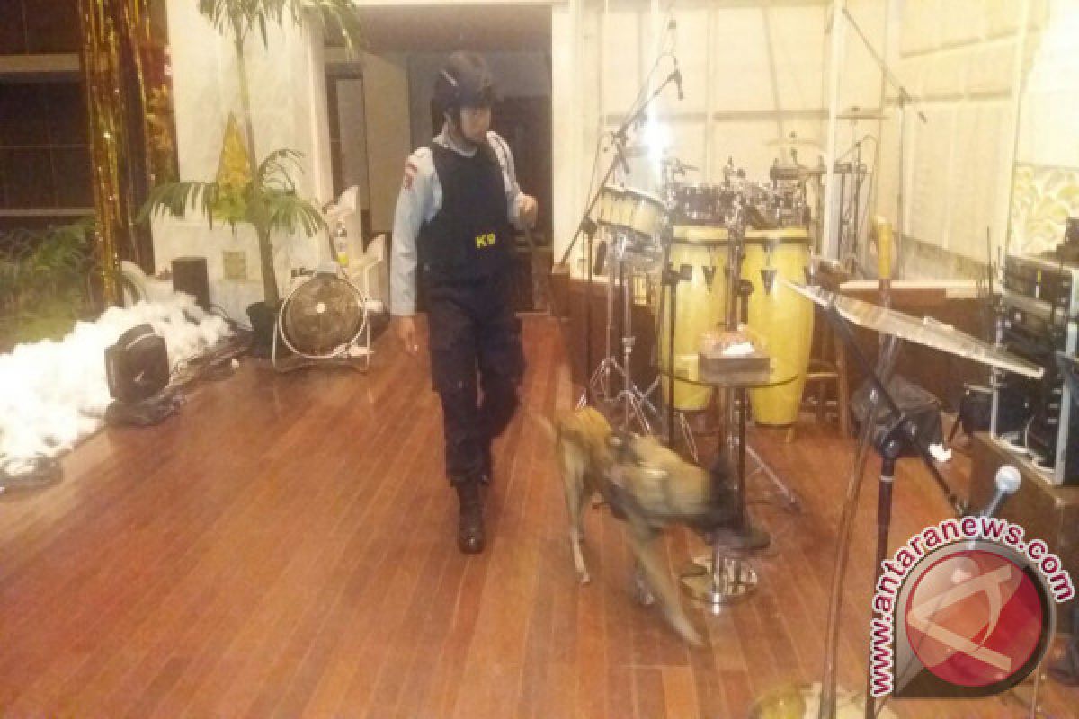 Polda Bali Kerahkan Anjing Pelacak Sterilisasi Gereja