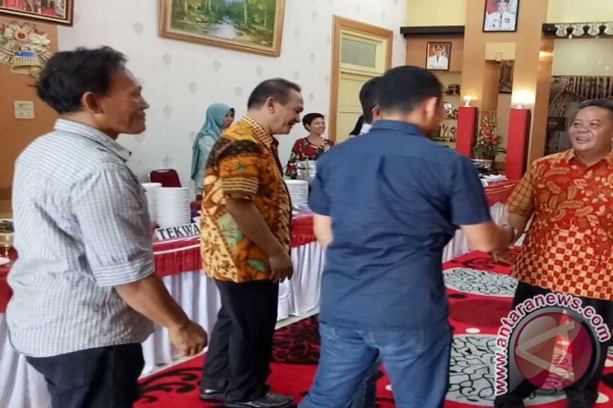 Gerimis warnai open house Natal Bupati Sanggau