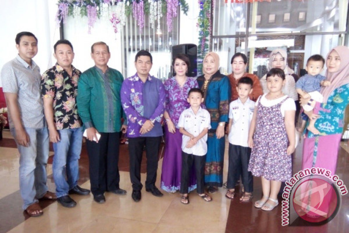 Bupati dan Sekda Bartim Gelar Open House Natal