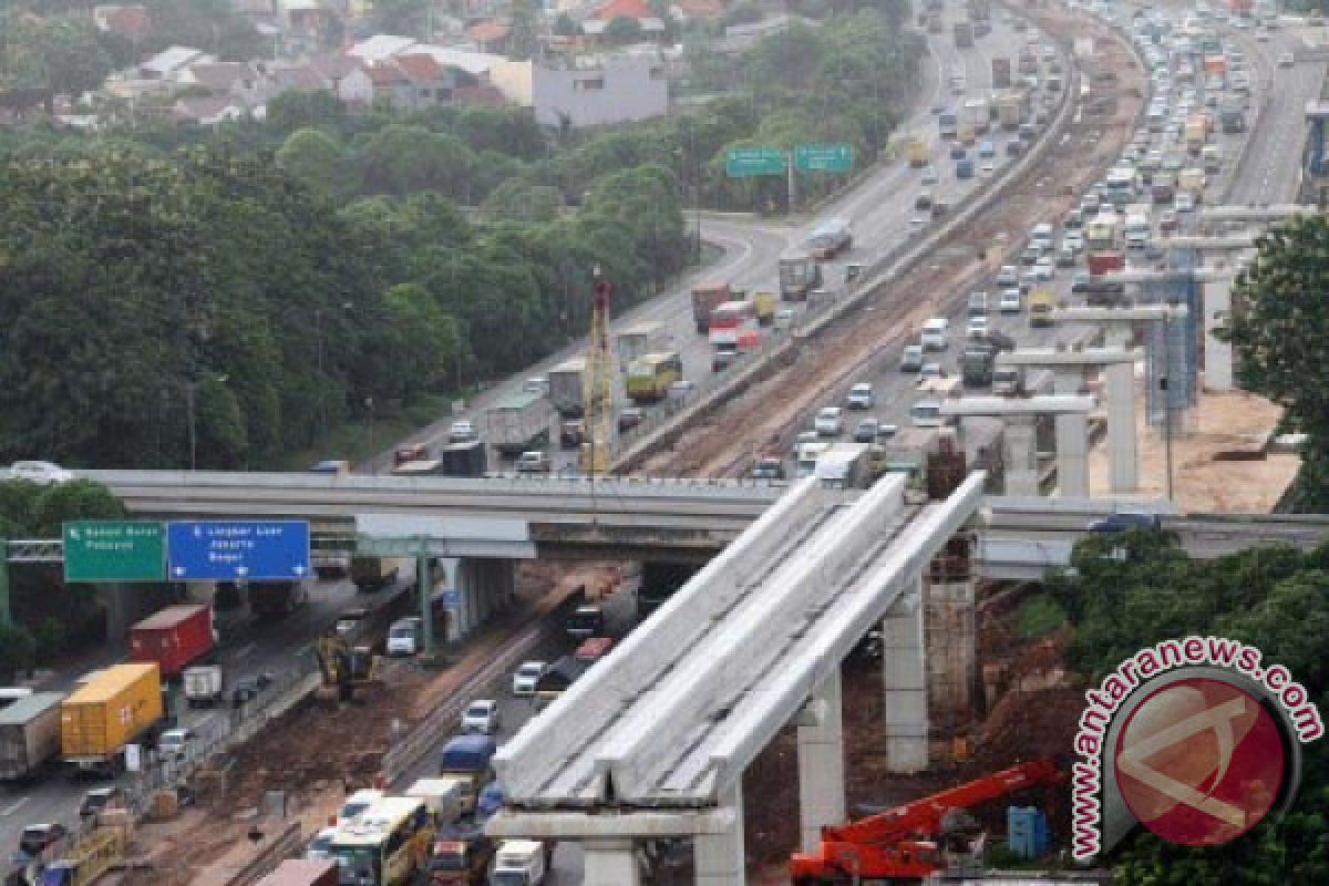 Jalan Tol Cikampek ke Jakarta padat