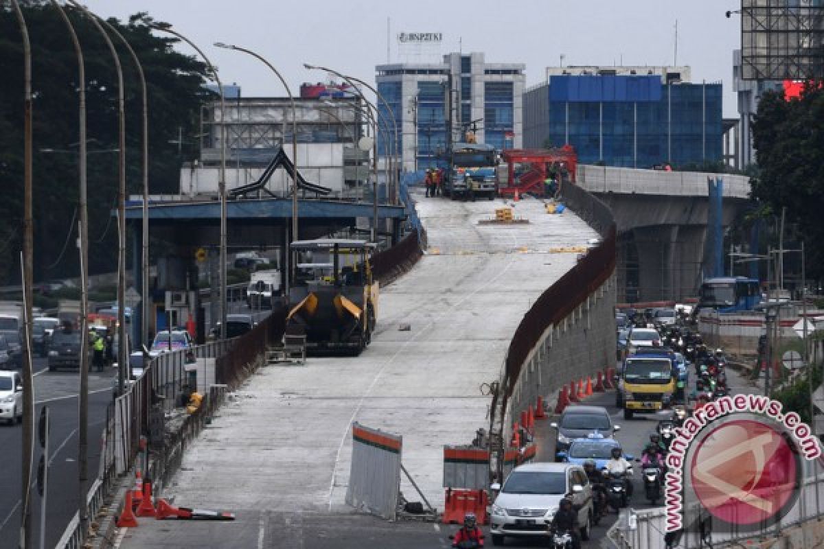 Sandiaga Uno tinjau jalan layang Pancoran