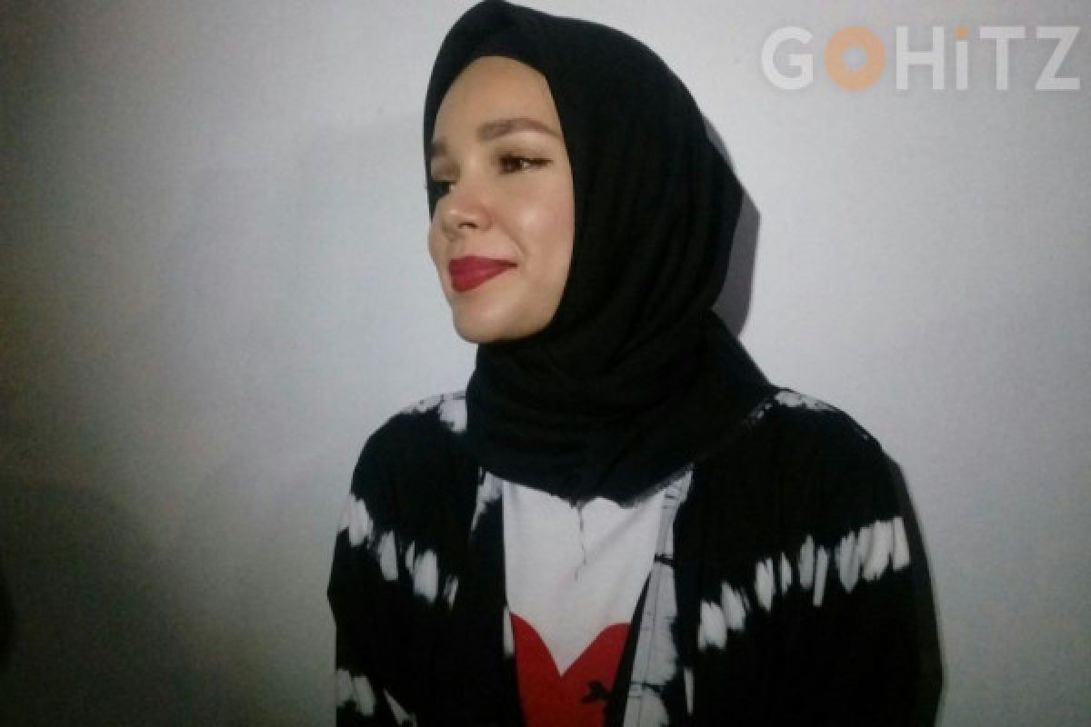 Dewi Sandra bersyukur Punya suami yang Baik