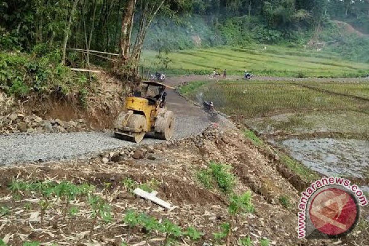 Pemkab Sintang alokasikan Rp11 miliar bangun jalan desa