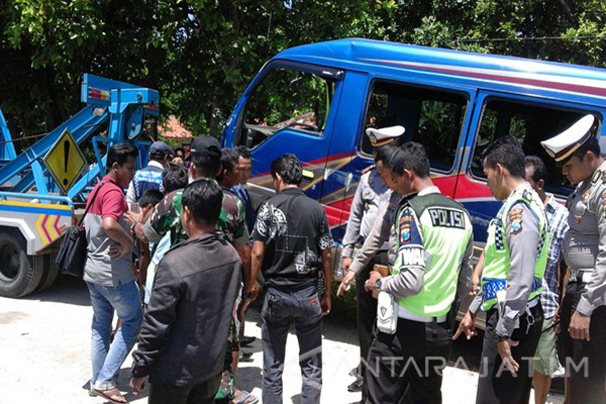 Tabrakan Kendaraan Tewaskan Dua Orang di Sampang