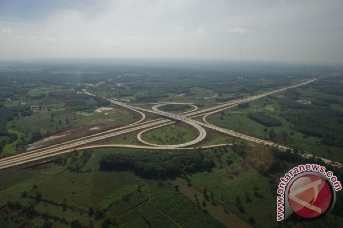 Diresmikan Jokowi, dua ruas tol Trans Sumatera beroperasi