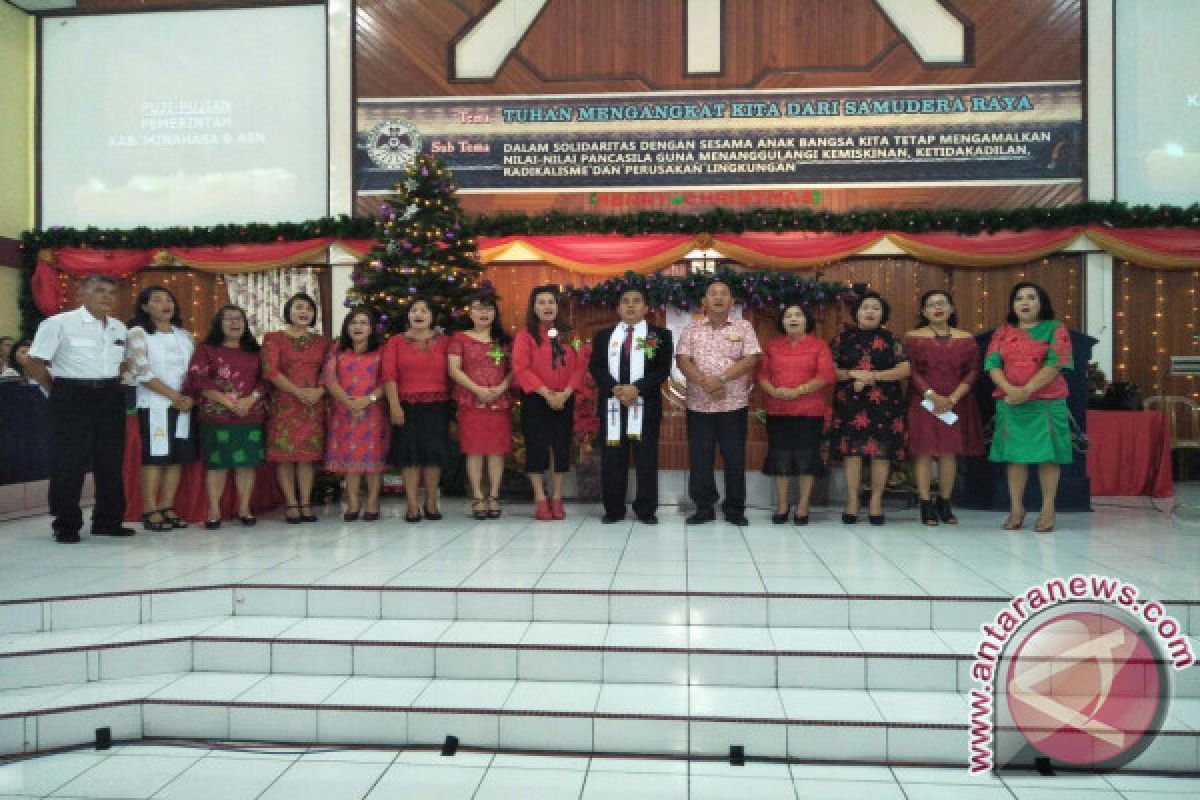 Bupati Minahasa Khadim Ibadah Natal Bamag dan Tou Passo Pulkam