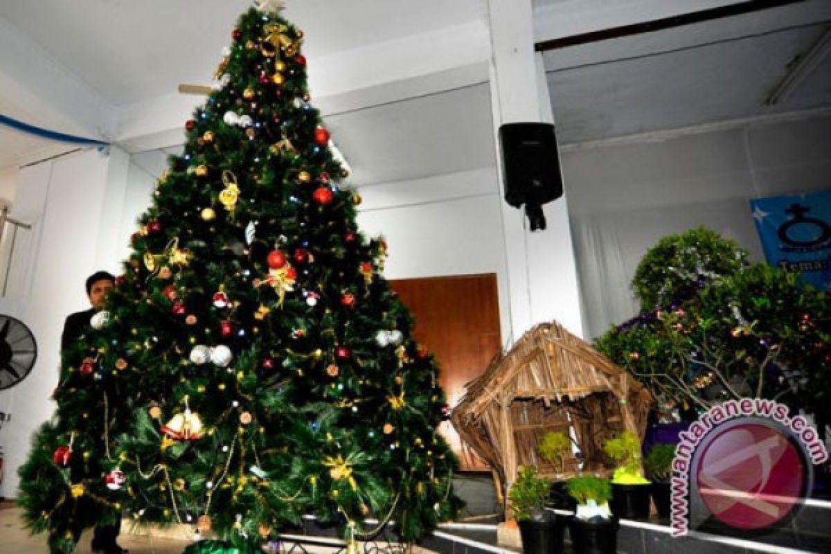 Pohon Natal bambu tertinggi di Indonesia tidak gunakan paku