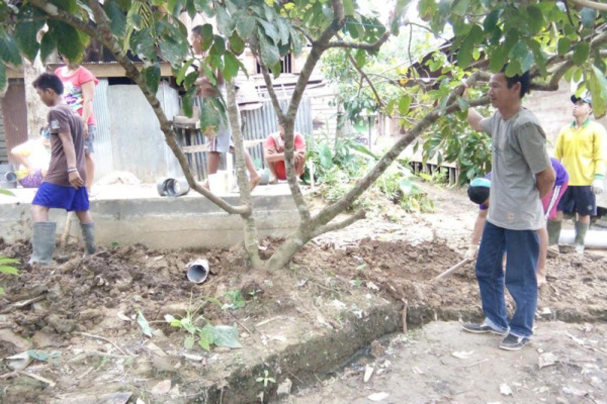 Desa Pinang Tunggal BartimTerima Proyek Pembuatan Septic Tank