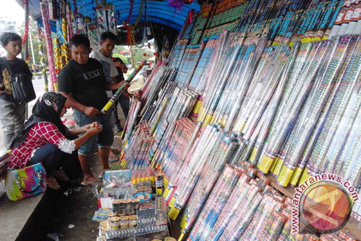 Pedagang kembang api di Palangka Raya mulai marak