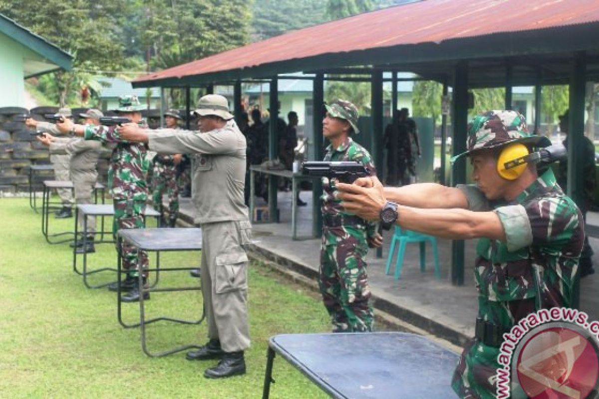 Prajurit Tni Polri Gelar Latihan Menembak Antara News Kalimantan Timur