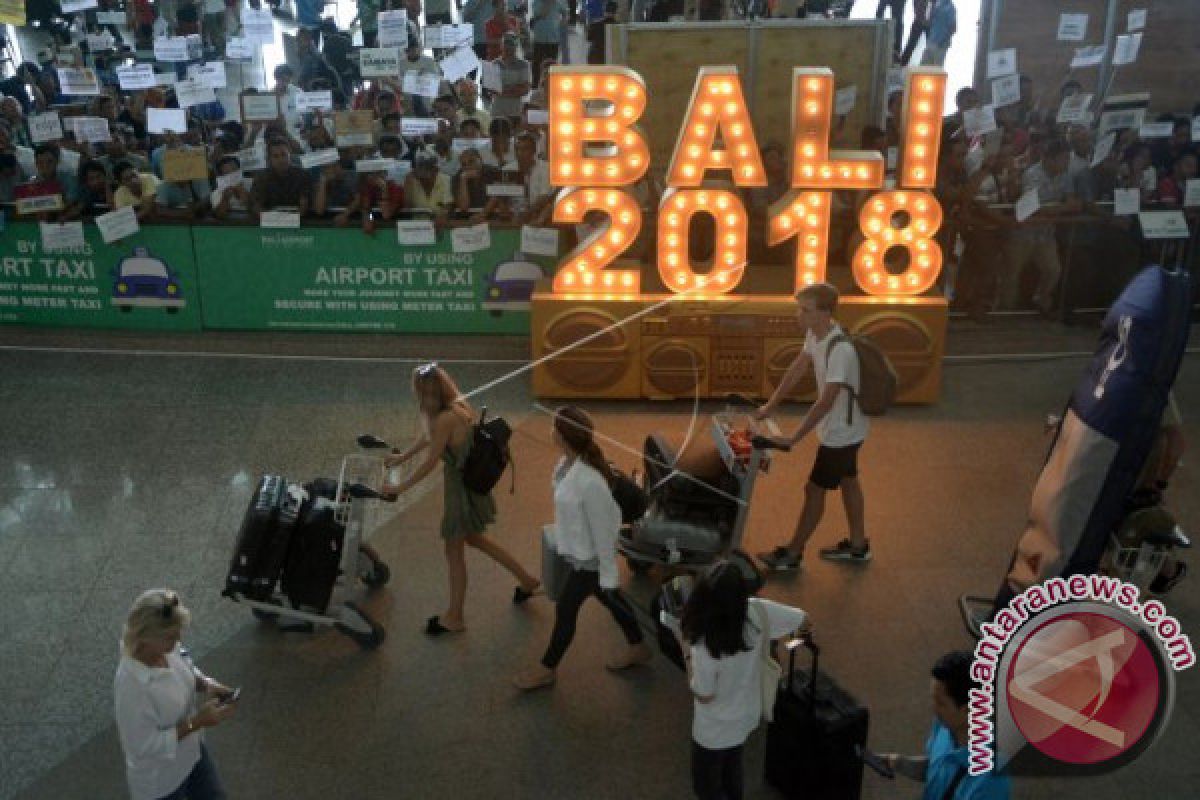 Bandara Ngurah Rai aman meski Agung alami gempa letusan