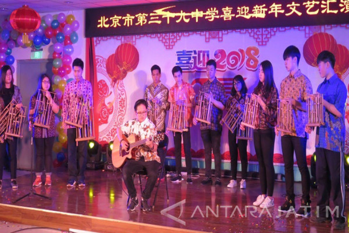 Angklung Diapresiasi Sekolah di Beijing (Video)