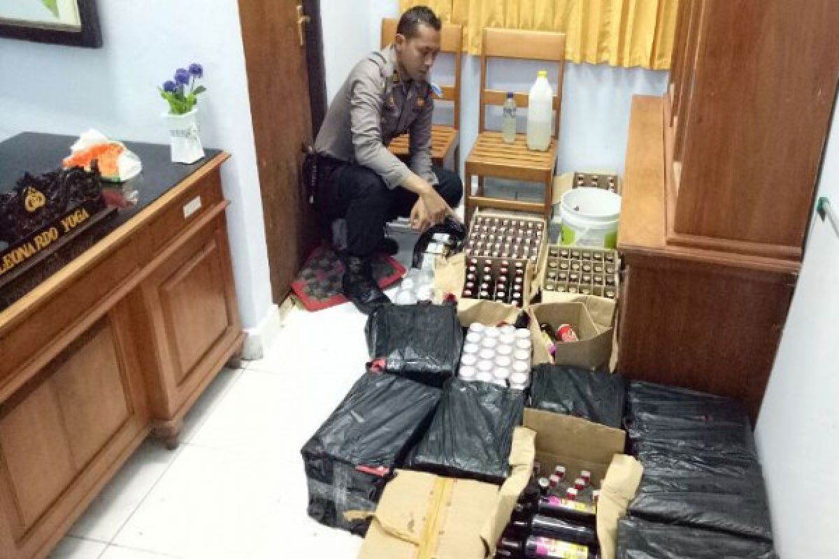 Polres Sarmi sita ratusan botol minuman beralkohol